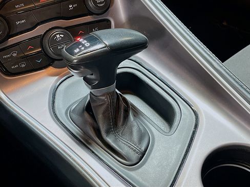 Used 2022 Dodge Challenger SXT RWD image 17