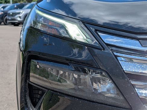 Used 2026 Nissan Rogue SV AWD/4WD image 16