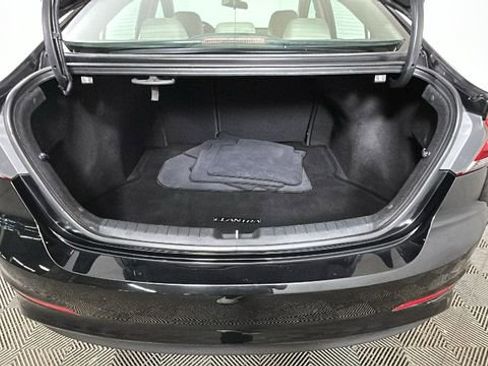 Used 2017 Hyundai Elantra SE FWD image 27