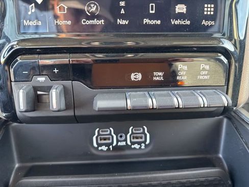 Used 2024 RAM 3500 Laramie image 37