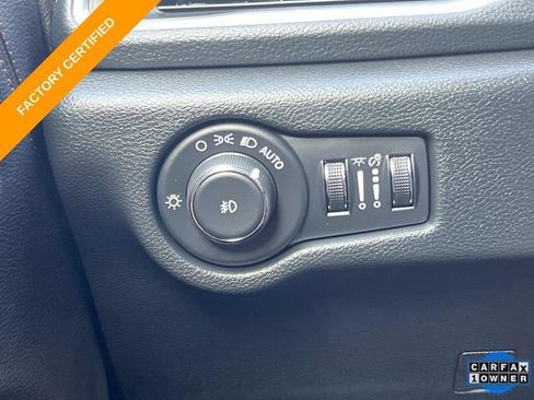 Used 2024 Chrysler Pacifica Pinnacle FWD image 41