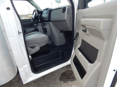 Used 2014 Ford E-350 and Econoline 350 Super Duty image 9