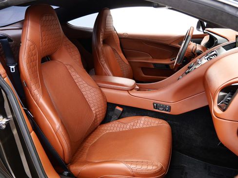 Used 2014 Aston Martin Vanquish Coupe image 22