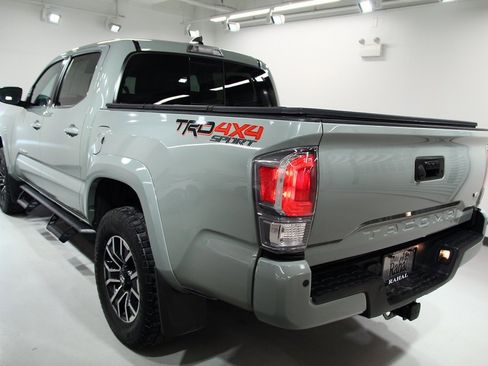 Used 2022 Toyota Tacoma TRD Sport image 13