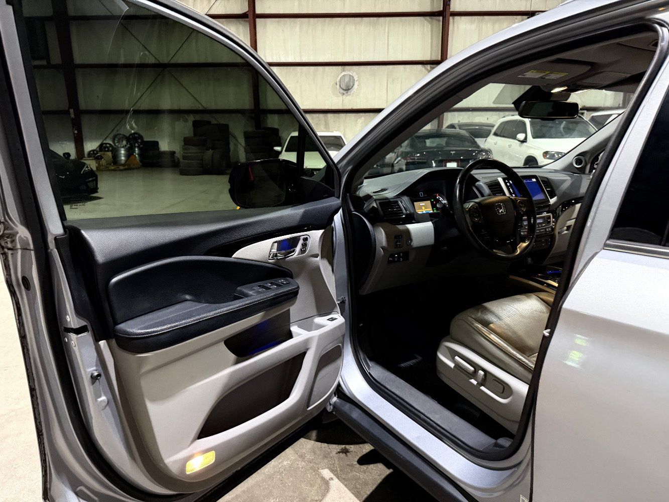 Used 2018 Honda Pilot Elite image 12