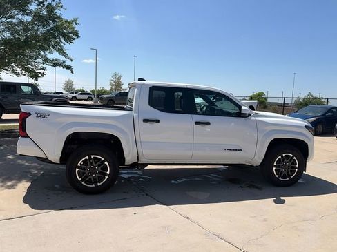 Used 2025 Toyota Tacoma TRD Sport image 10
