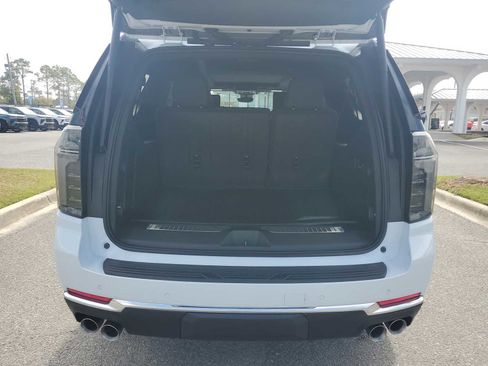 New 2026 Chevrolet Suburban Premier image 5