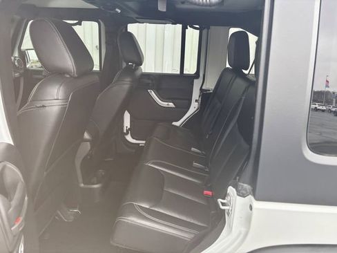 Used 2016 Jeep Wrangler Unlimited Rubicon image 10