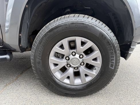 Used 2016 Toyota Tacoma SR5 w/ Exterior Package image 13