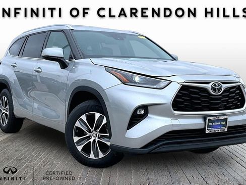 Used 2021 Toyota Highlander XLE AWD/4WD image 1