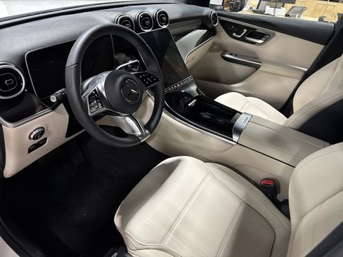 Used 2025 Mercedes-Benz GLC 350e 4MATIC w/ Driver Assistance Package image 10