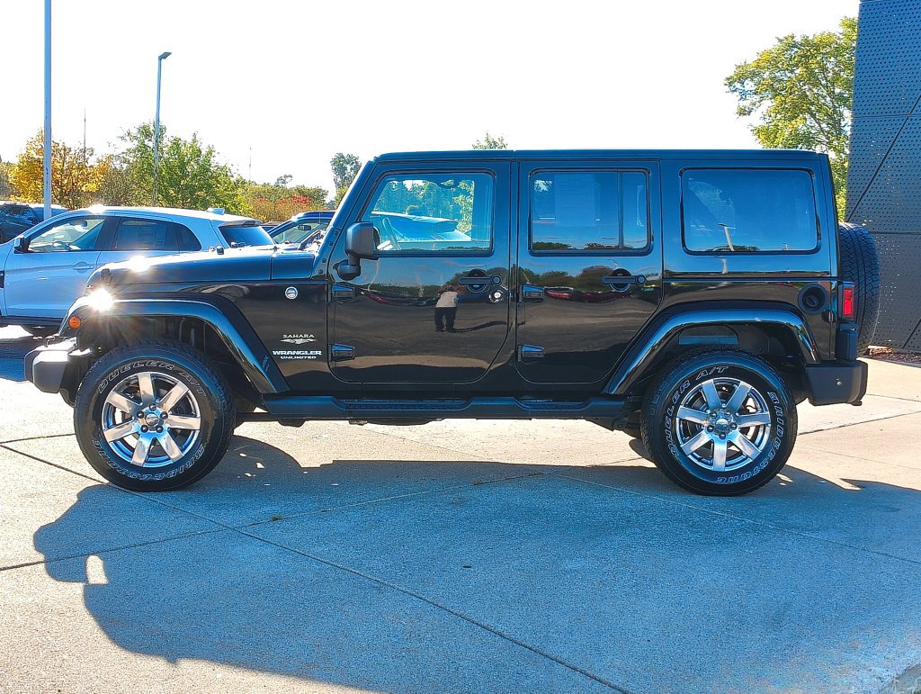 Used 2016 Jeep Wrangler Unlimited Sahara w/ Dual Top Group AWD/4WD image 8