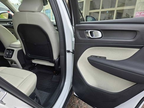Certified 2024 Volvo XC40 B5 Ultimate w/ Climate Package image 21