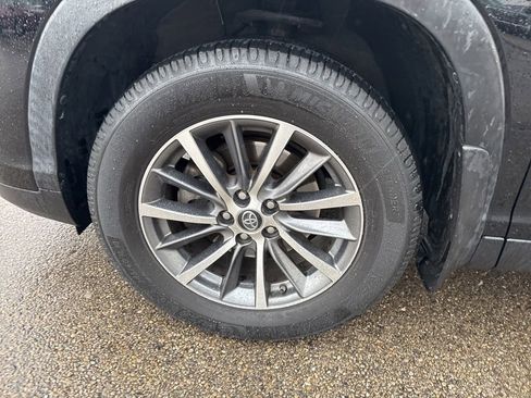 Used 2019 Toyota Highlander XLE AWD/4WD image 13