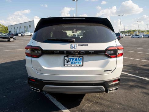 New 2025 Honda Pilot Touring image 5