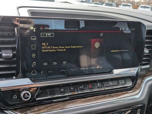 Used 2023 GMC Sierra 1500 SLE image 22