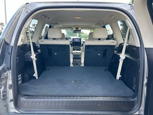 Used 2023 Lexus GX 460 Premium w/ Accessory Package AWD/4WD image 29