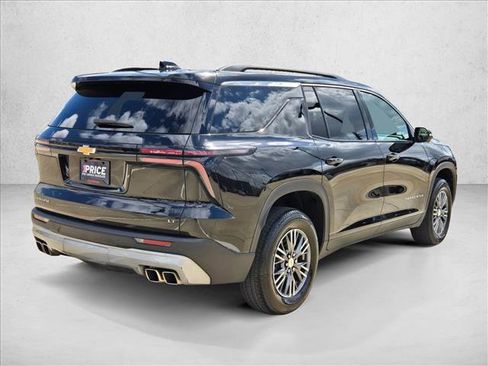 Used 2024 Chevrolet Traverse LT image 5