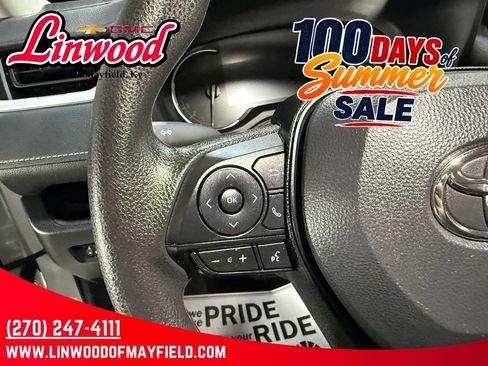 Used 2025 Toyota RAV4 XLE FWD image 17