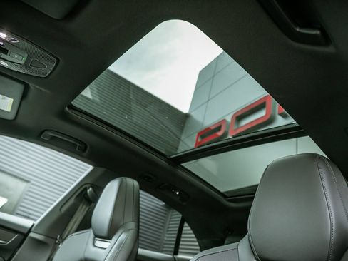 Certified 2025 Porsche Macan Electric RWD image 16