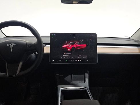 Used 2025 Tesla Model Y Long Range image 15