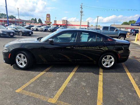 Used 2022 Dodge Charger SXT w/ Leather Interior Group image 2