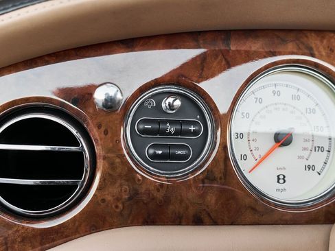 Used 2009 Bentley Azure image 44