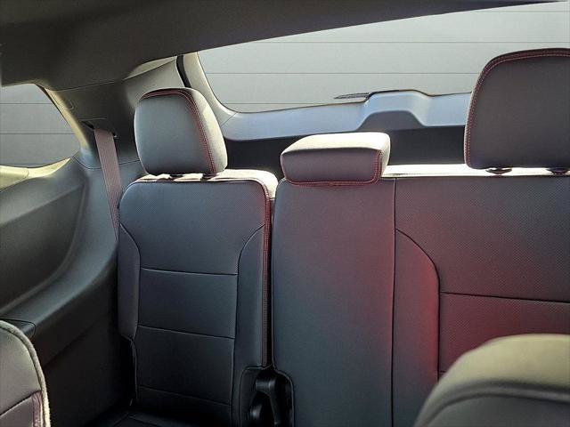 New 2026 Chevrolet Traverse RS w/ LPO, Floor Liner Package FWD image 19