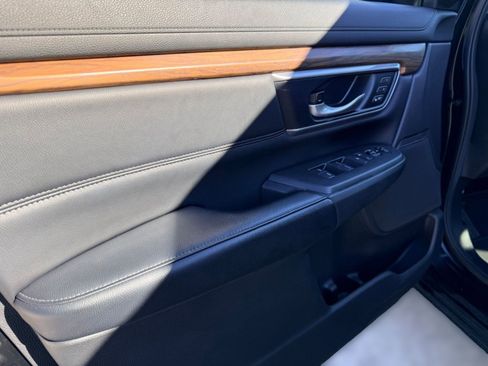 Used 2018 Honda CR-V Touring image 10