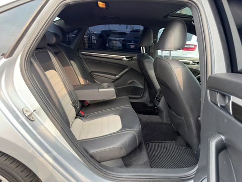 Used 2018 Volkswagen Passat GT FWD image 8