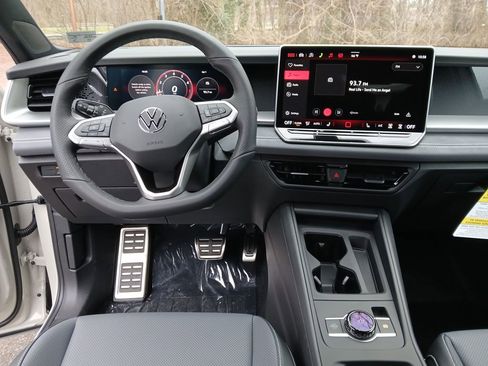 New 2026 Volkswagen Tiguan SE R-Line image 13