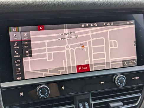 Certified 2025 Porsche Macan AWD/4WD image 18
