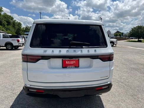 Used 2023 Jeep Wagoneer L Series II RWD image 5