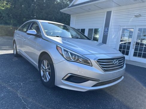 Used 2016 Hyundai Sonata SE FWD image 2