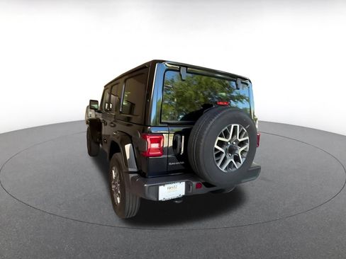 Used 2025 Jeep Wrangler Unlimited Sahara AWD/4WD image 10