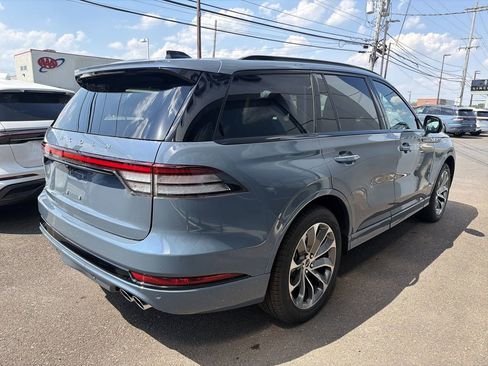 New 2026 Lincoln Aviator AWD image 3