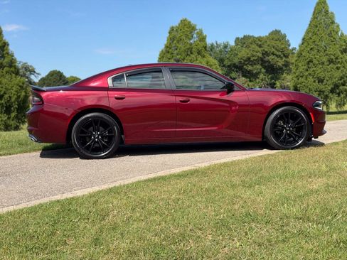 Used 2018 Dodge Charger SXT w/ Blacktop Package RWD image 19