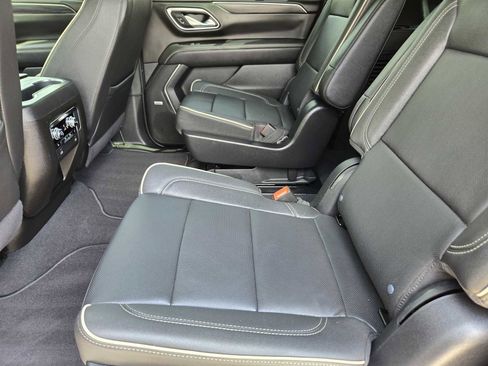 Certified 2024 GMC Yukon XL SLT w/ SLT Luxury Package AWD/4WD image 29