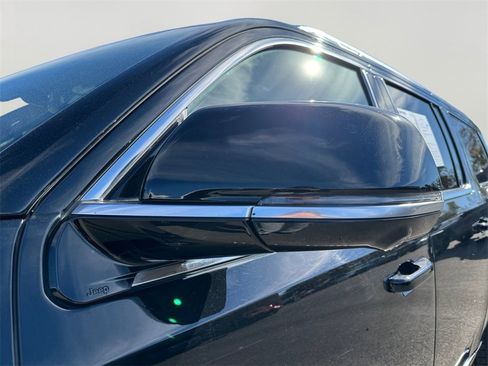 Used 2024 Jeep Grand Wagoneer L Base image 11