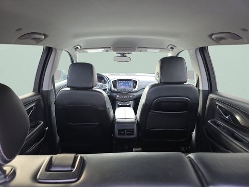 Used 2024 GMC Terrain SLT image 11