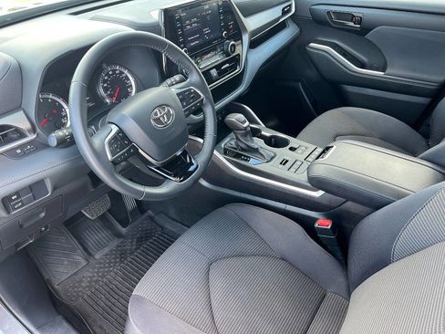 Used 2021 Toyota Highlander LE image 16