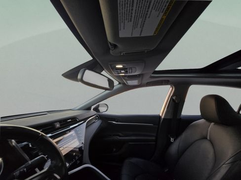 Used 2019 Toyota Camry XSE FWD image 13