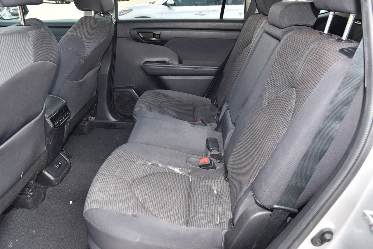 Used 2021 Toyota Highlander L FWD image 10