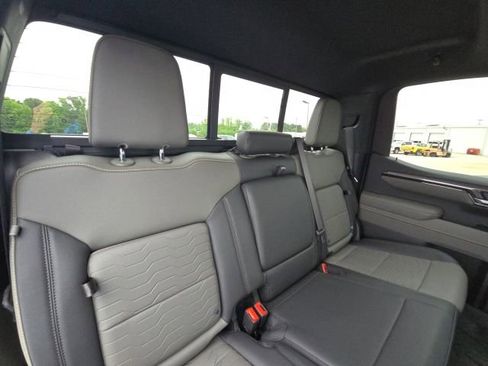 Used 2025 Chevrolet Silverado 1500 ZR2 w/ Technology Package AWD/4WD image 15