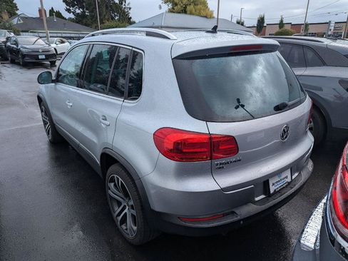 Used 2017 Volkswagen Tiguan SEL AWD/4WD image 3