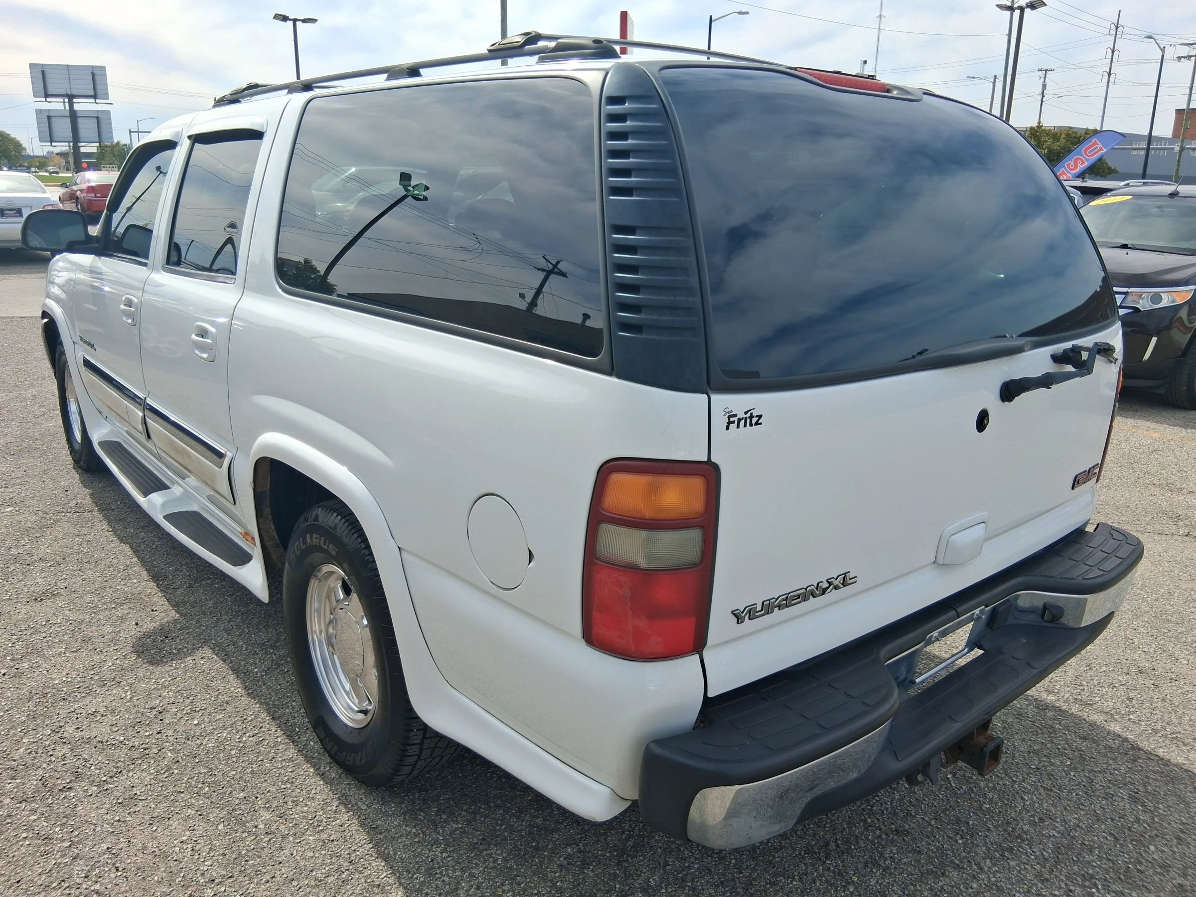 Used 2003 GMC Yukon XL SLT w/ 1SD Preferred Equipment Group AWD/4WD image 4