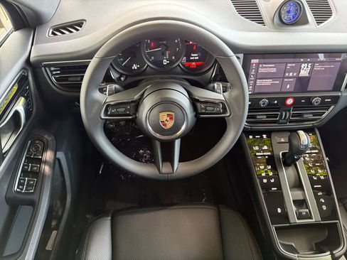 Certified 2025 Porsche Macan AWD/4WD image 15