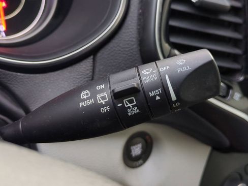 Used 2019 Jeep Cherokee Limited image 25