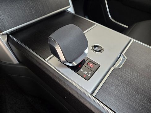 New 2026 Land Rover Range Rover Long Wheelbase SE image 23