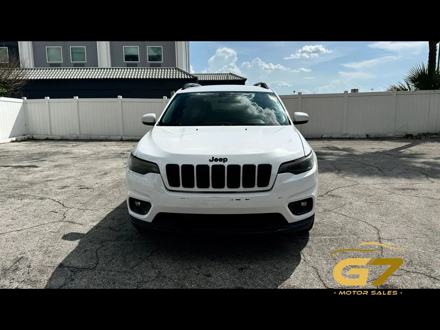 Used 2019 Jeep Cherokee Latitude Plus FWD image 2